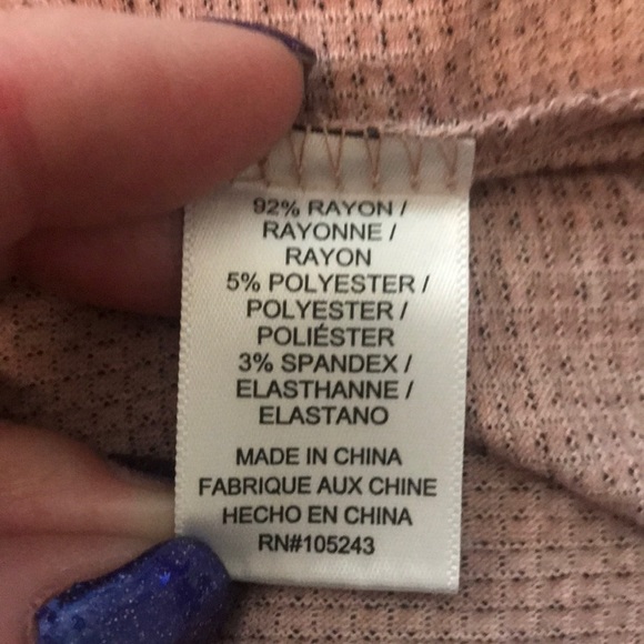 New adorable Bobeau top - Picture 4 of 6